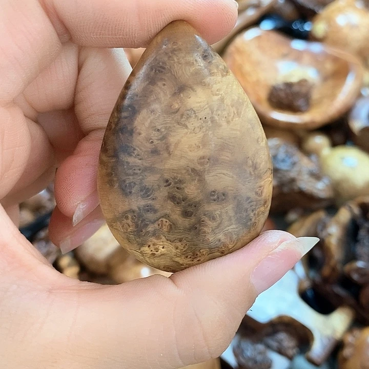 木熊**长麻利疙瘩水滴吊坠