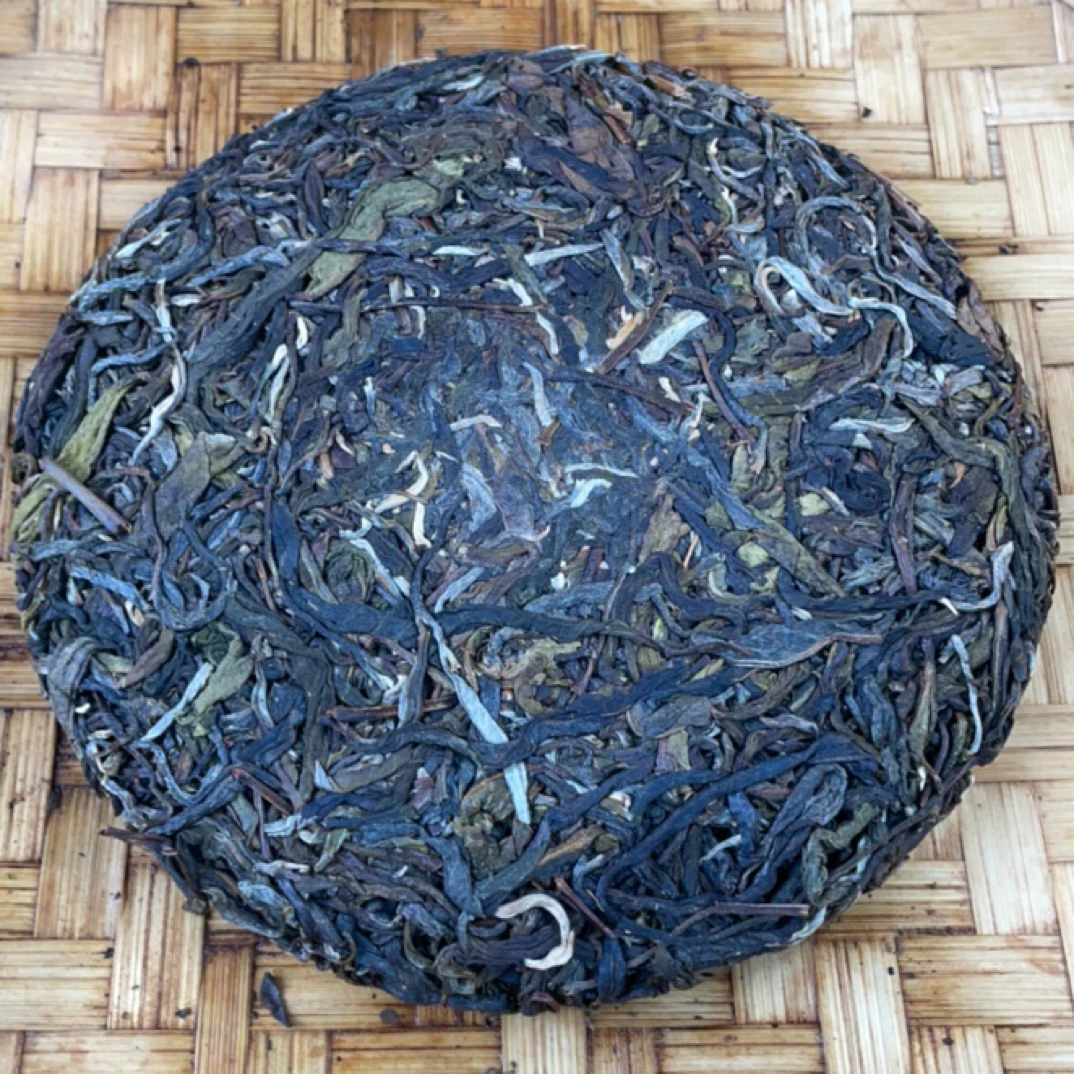 2025年云南松山古树纯料普洱生茶饼