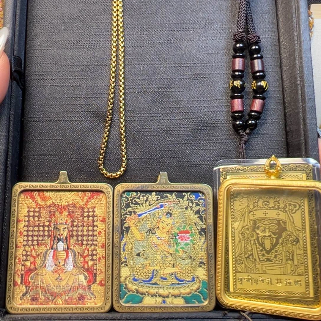男****吊坠美丽的小镇和美丽的
