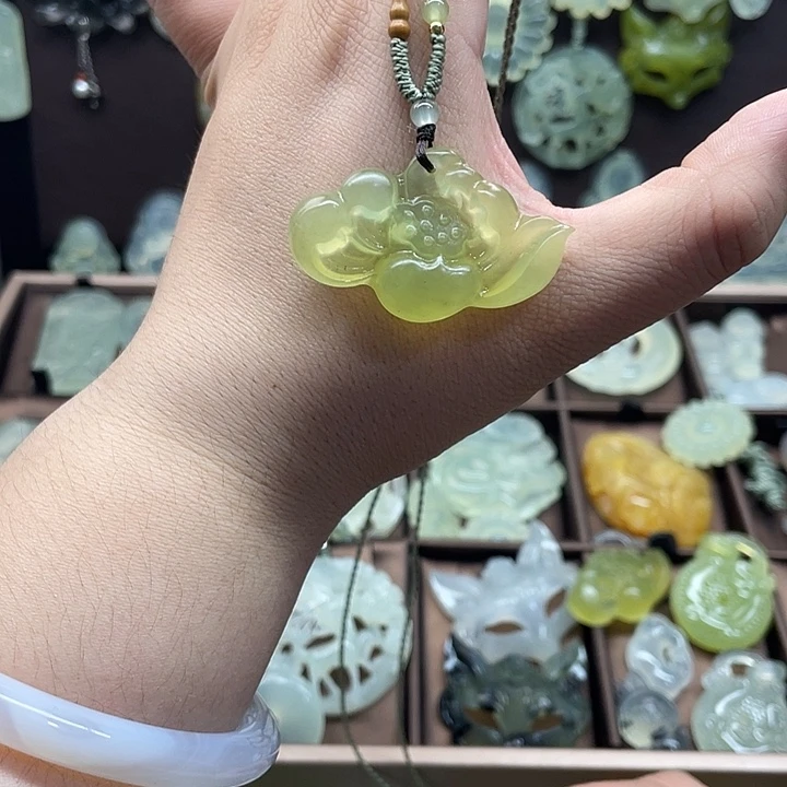 合金蛇纹石玉颈饰