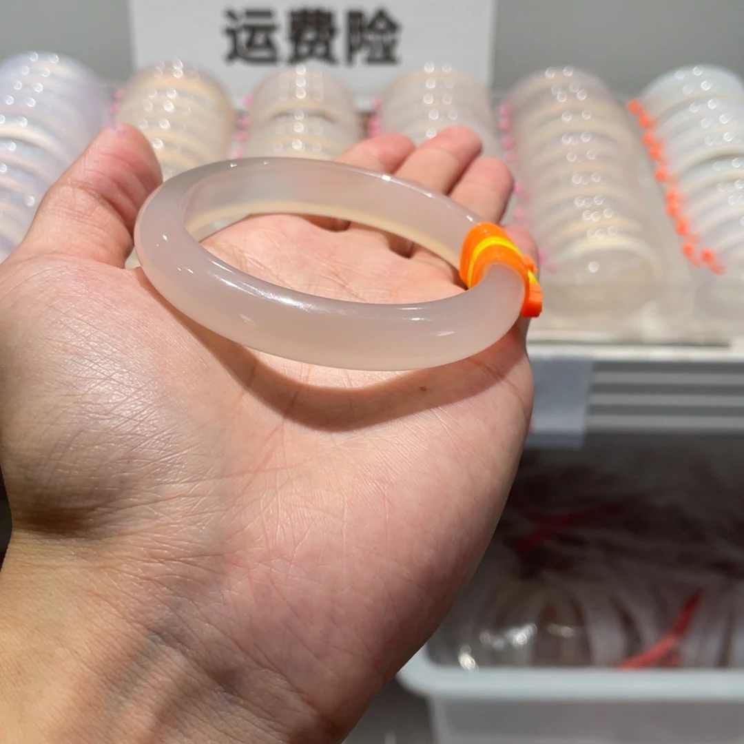 玛瑙/玉髓手镯未镶嵌五****店