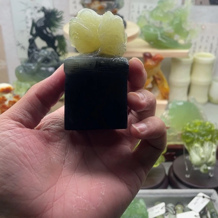 蛇纹石玉未镶嵌四大名玉印章