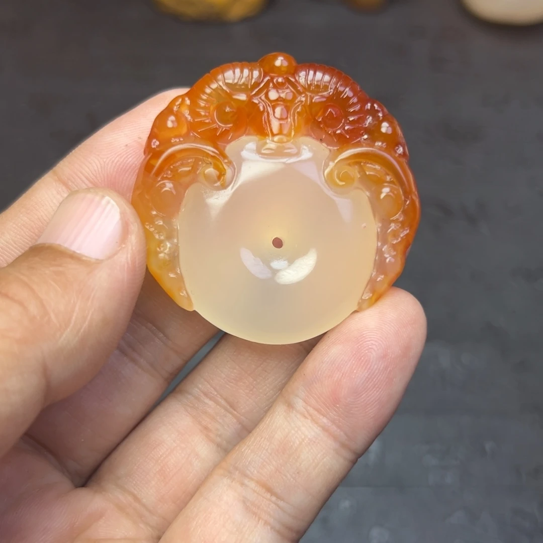 韩***革玛瑙/玉髓未镶嵌时尚潮流手把吊坠