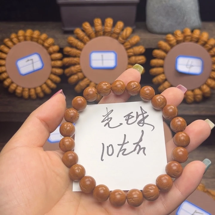 X***y桃核手串光珠肚卡10左右