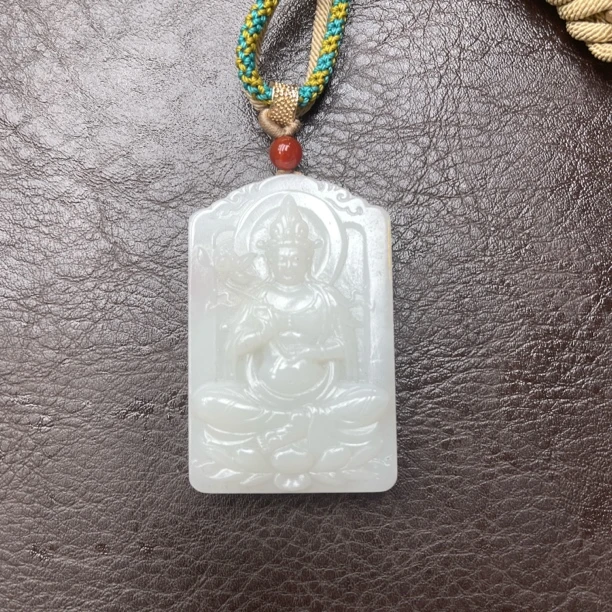 石包沁色观音手把把玩件D2