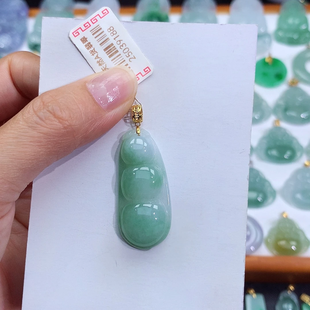 翡翠18K金镶嵌颈饰翡翠吊坠