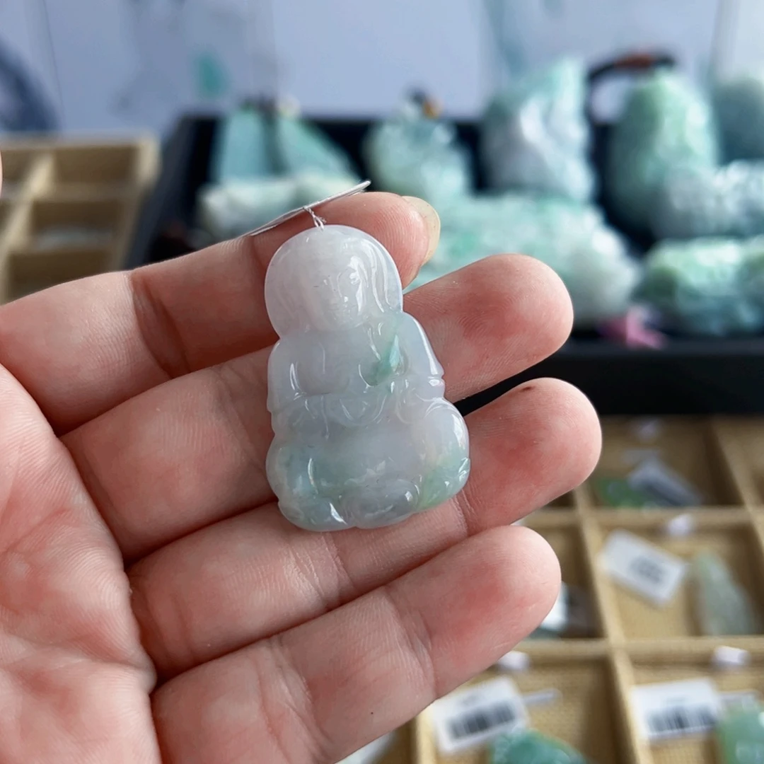 翡翠未镶嵌颈饰观音