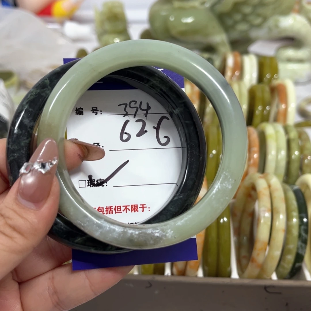 蛇纹石玉手镯未镶嵌