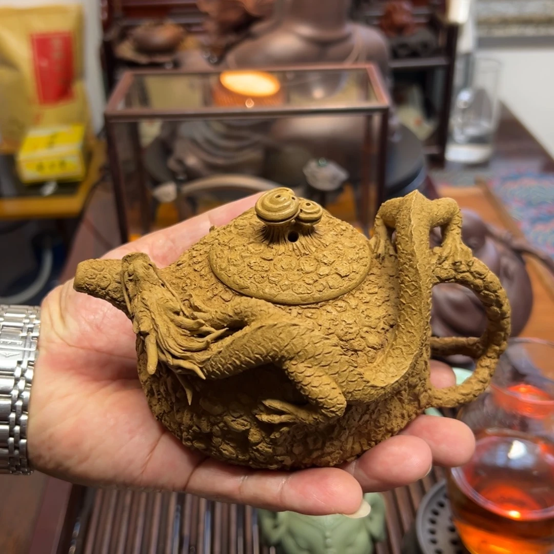 茶宠紫砂紫砂茶宠摆件。