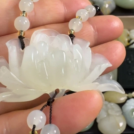 和田玉（糖玉）未镶嵌颈饰