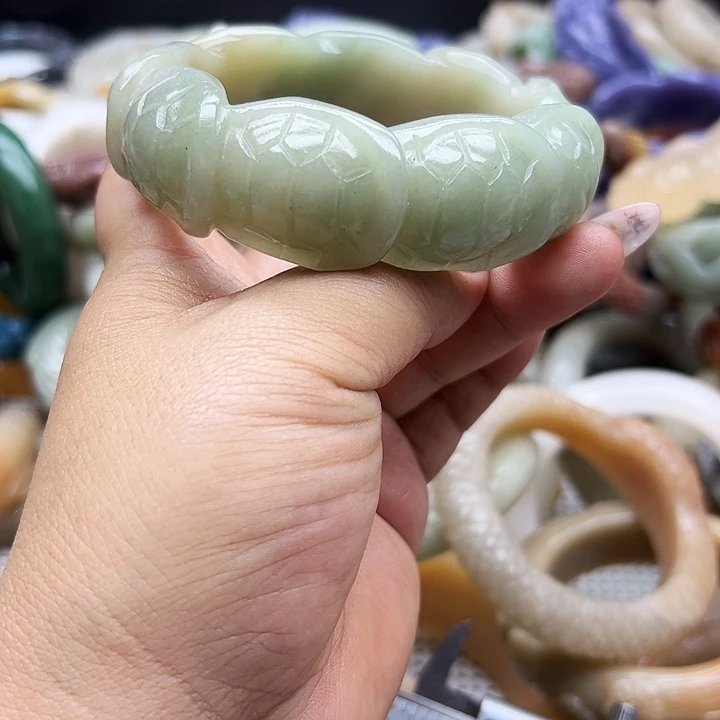 未镶嵌手镯石英岩玉二*