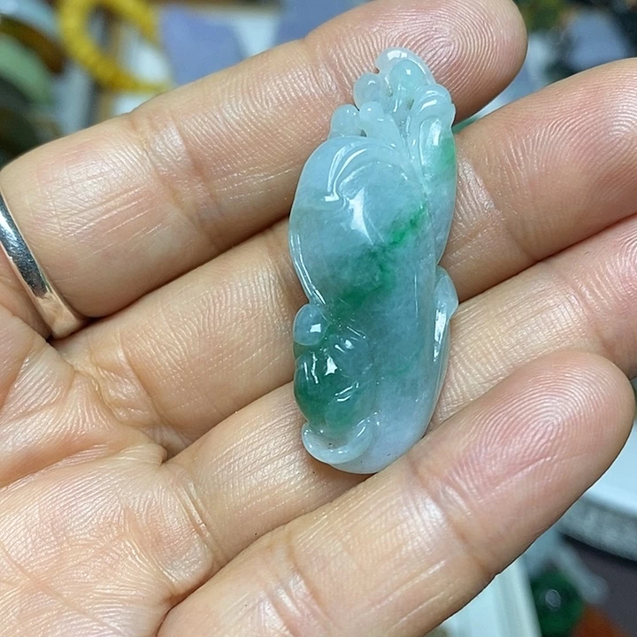 翡翠未镶嵌吊坠(赠链)