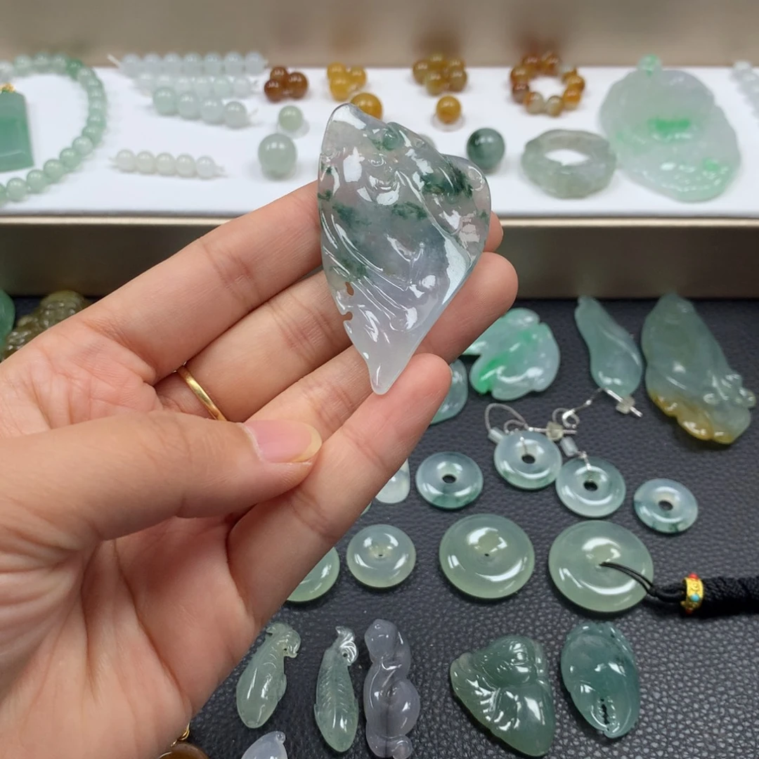 翡翠未镶嵌颈饰悟道
