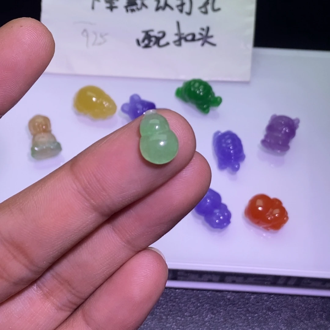 翡翠未镶嵌颈饰吊坠