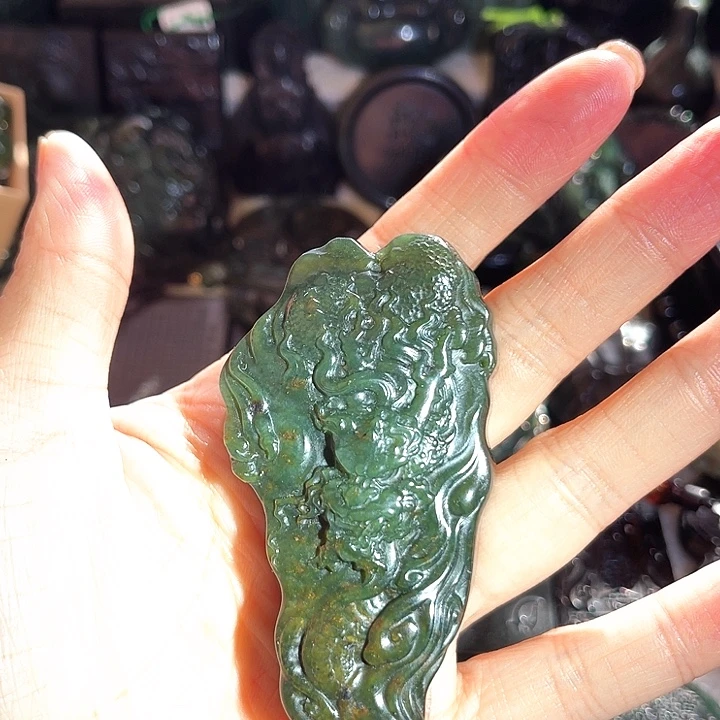 蛇纹石玉未镶嵌颈饰