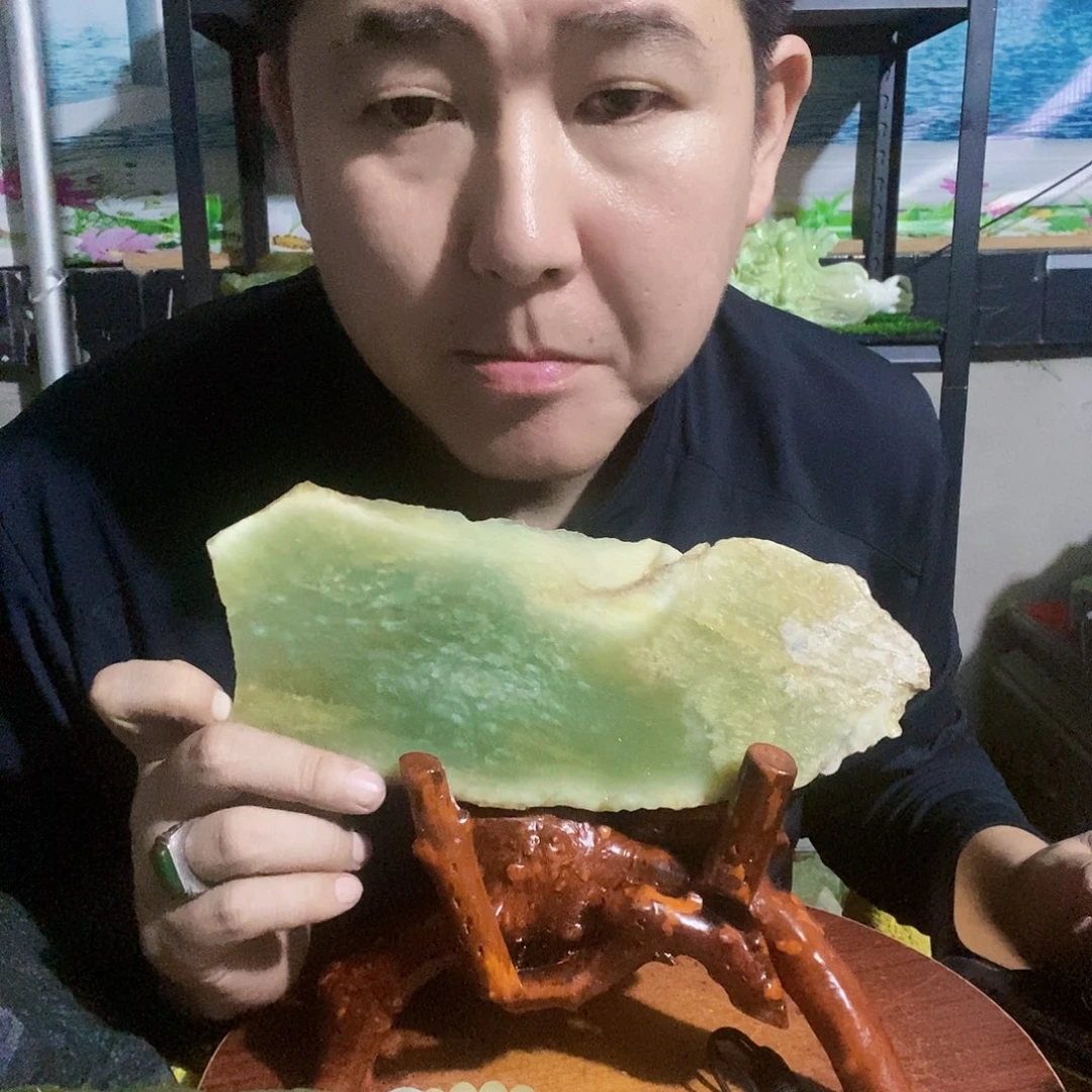 蛇纹石玉未镶嵌珠宝奇石
