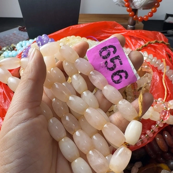 叫***姐玛瑙/玉髓未镶嵌颈饰
