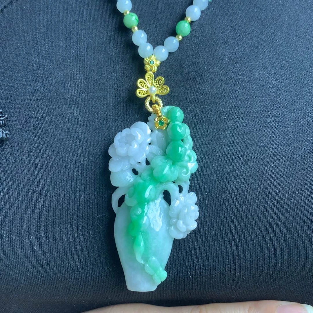 翡翠颈饰未镶嵌翡翠