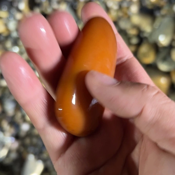 和田玉（糖玉）未镶嵌珠宝奇石