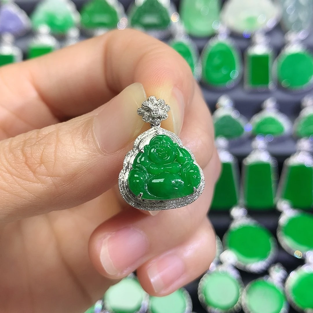 翡翠18K金镶嵌颈饰吊坠