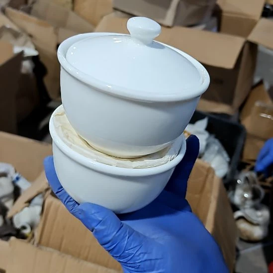 摆件盘子碗茶壶啥都有