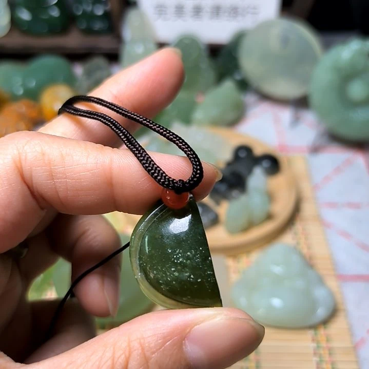 蛇纹石玉颈饰未镶嵌崽***大