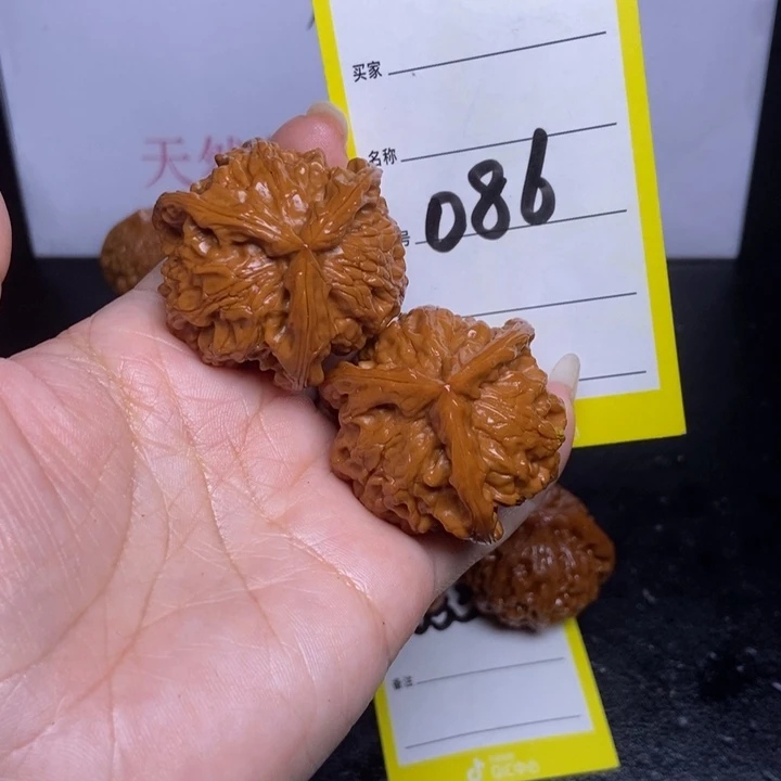 文玩核桃吊坠086/39三棱