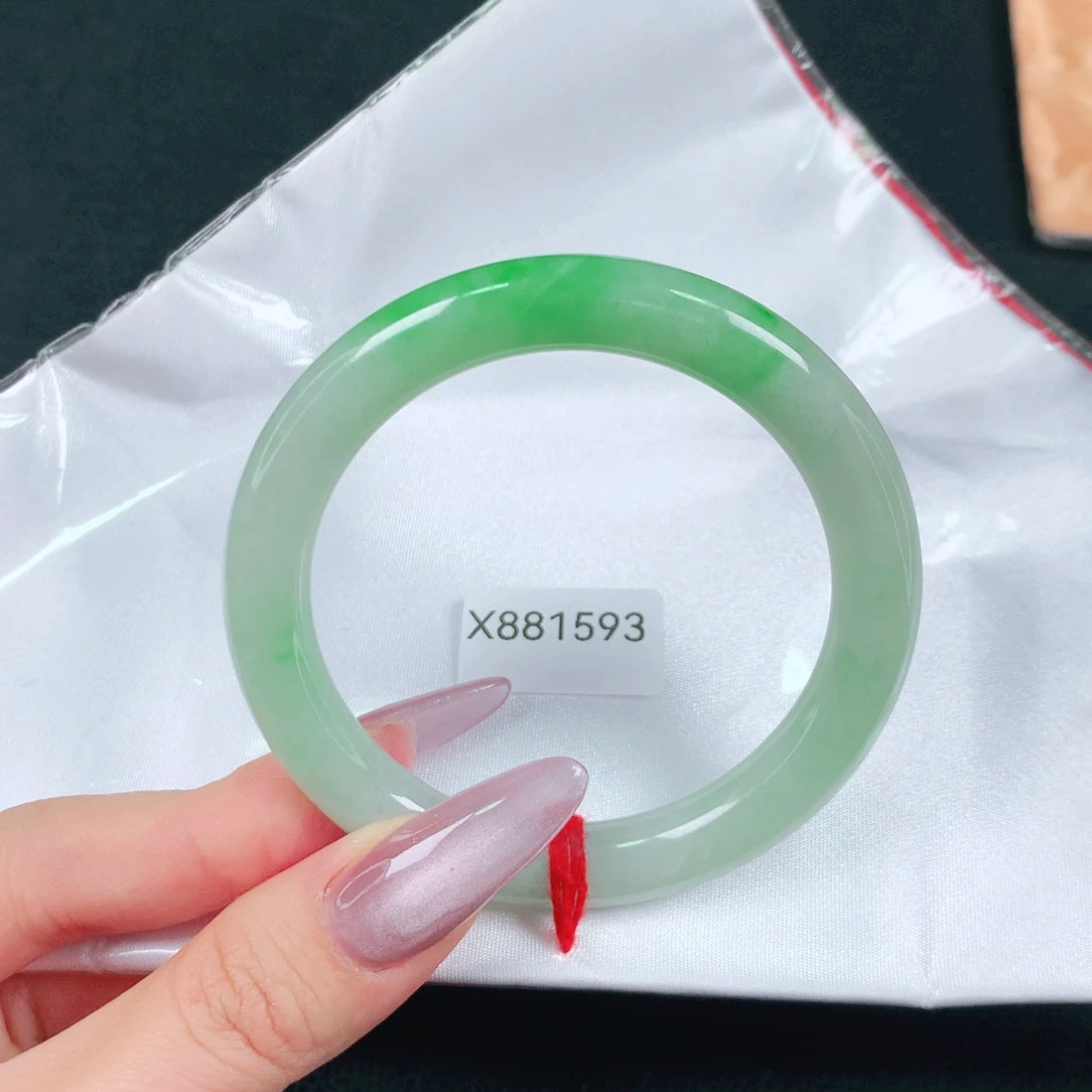 翡翠未镶嵌手镯（圆镯）天然翡翠手镯04