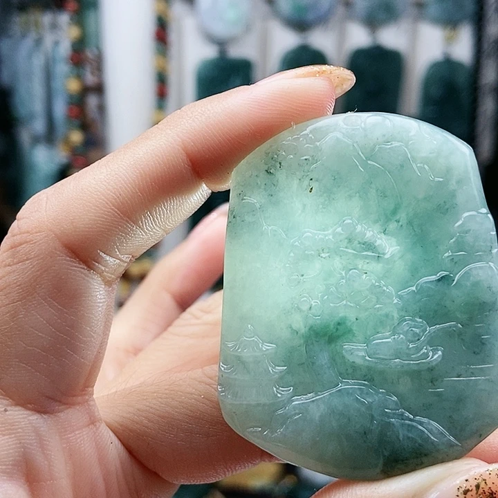 颈饰足铂镶嵌翡翠翡翠