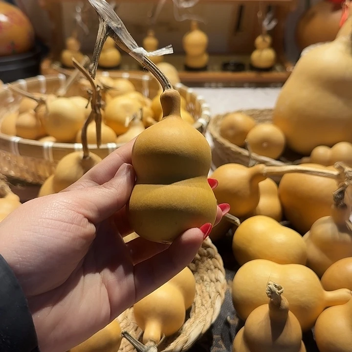 赵***赵直播间里有个叫人叫