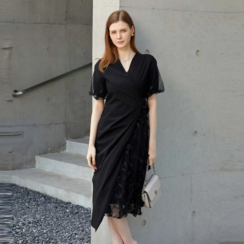 S·DEER圣迪奥女装时尚气质V领收腰网纱绣花不规则连衣裙S23281208