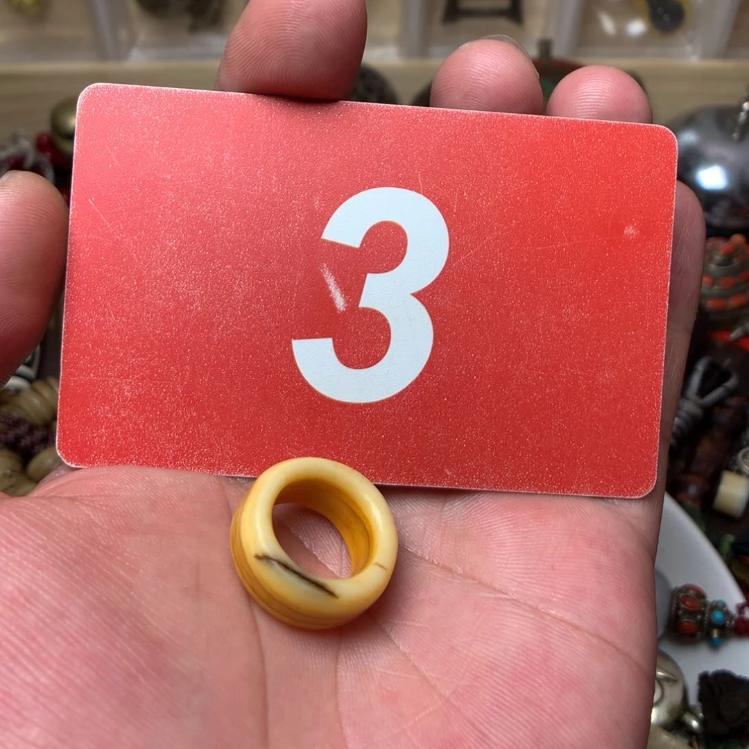 桃核吊坠小****听………………………………