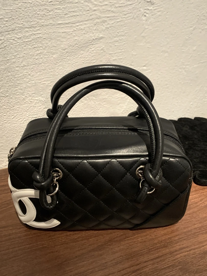 95新 Chanel/香奈儿 HIHI精选/Chanel 黑白康鹏枕头包 10开