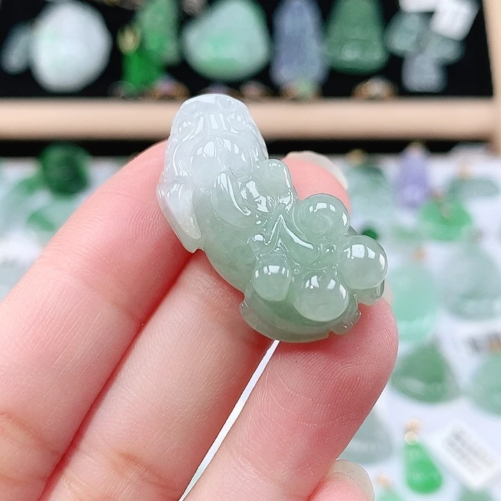 翡翠未镶嵌颈饰吊坠