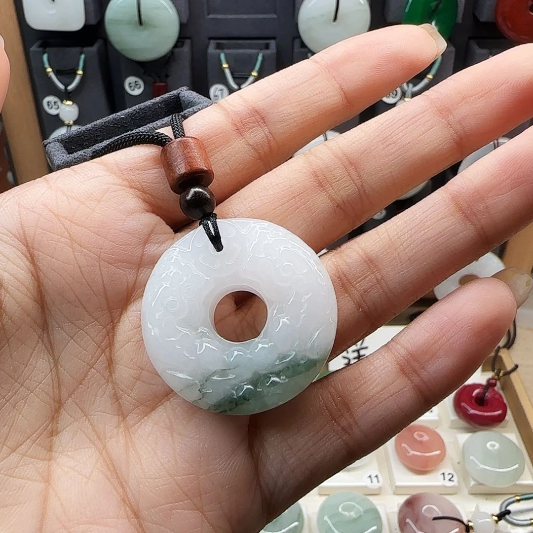 石英质玉未镶嵌颈饰