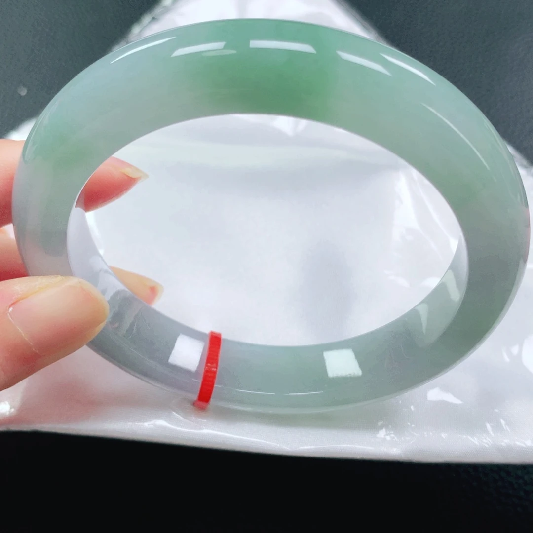 翡翠手镯未镶嵌63圈