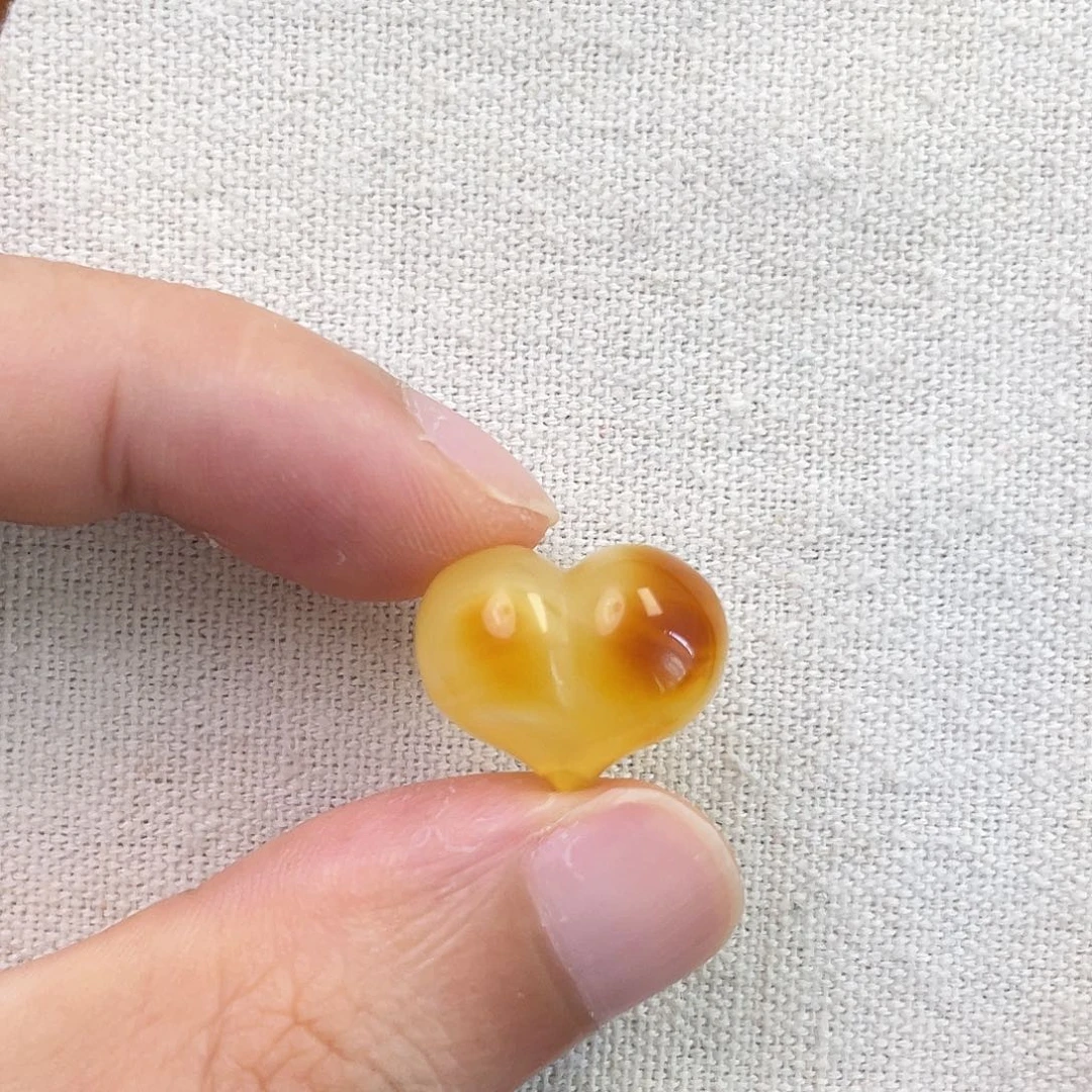 裸石琥珀未镶嵌屁桃