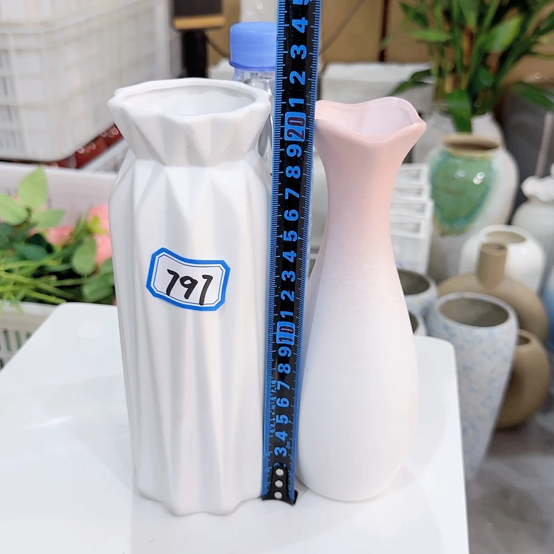 797号一对小花瓶高20厘米瑕疵