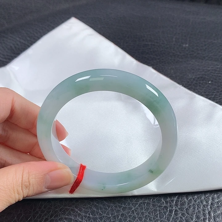 翡翠未镶嵌手镯