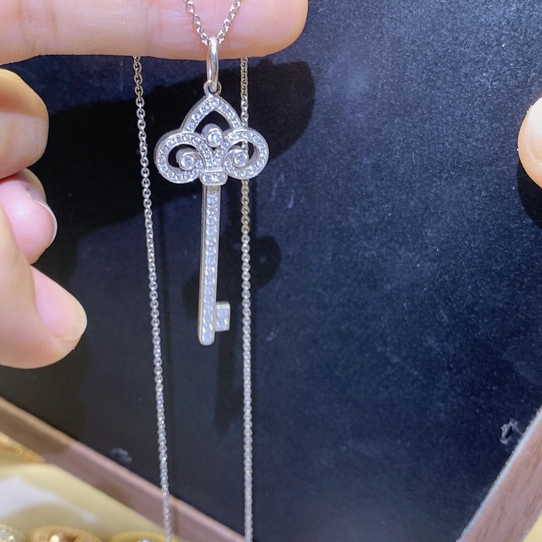 颈饰钻石铂Pt950镶嵌鸢尾花钥匙