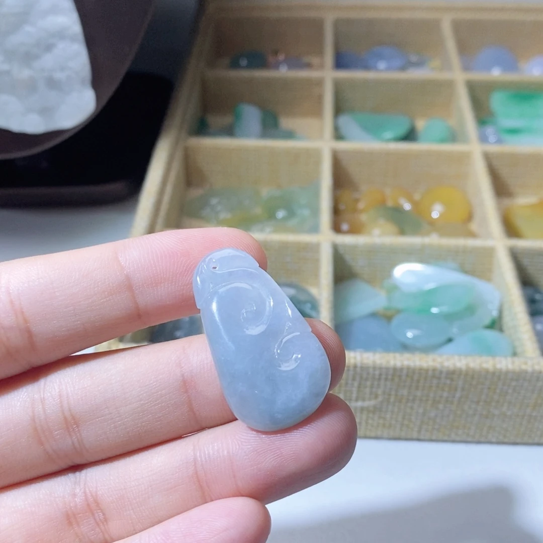 翡翠未镶嵌颈饰好