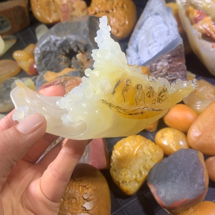 石英质玉（黄龙玉）未镶嵌颈饰