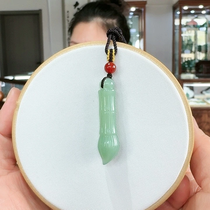 密玉（石英质玉）吊坠合金