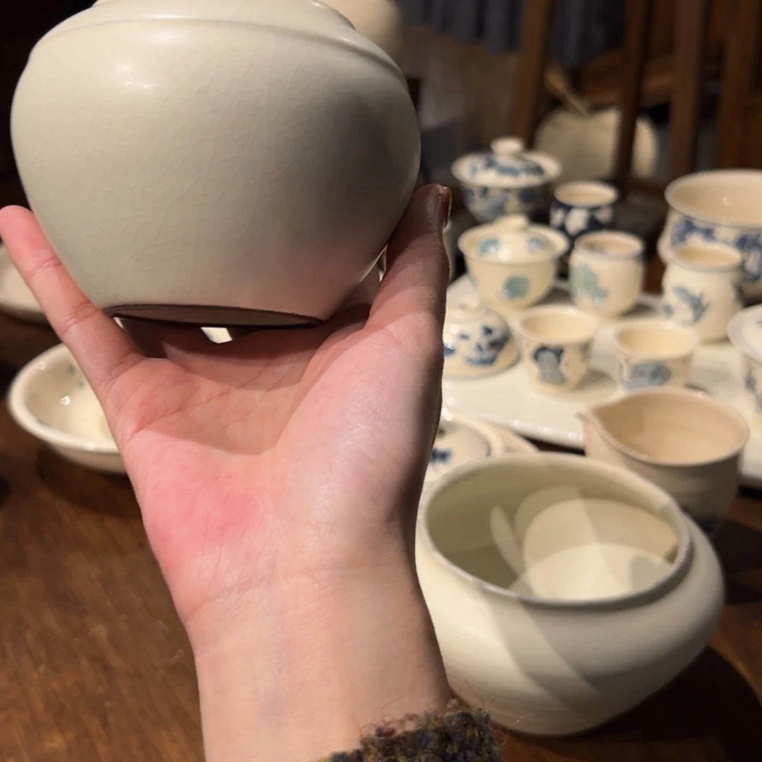 摆件陶瓷。      陶瓷。