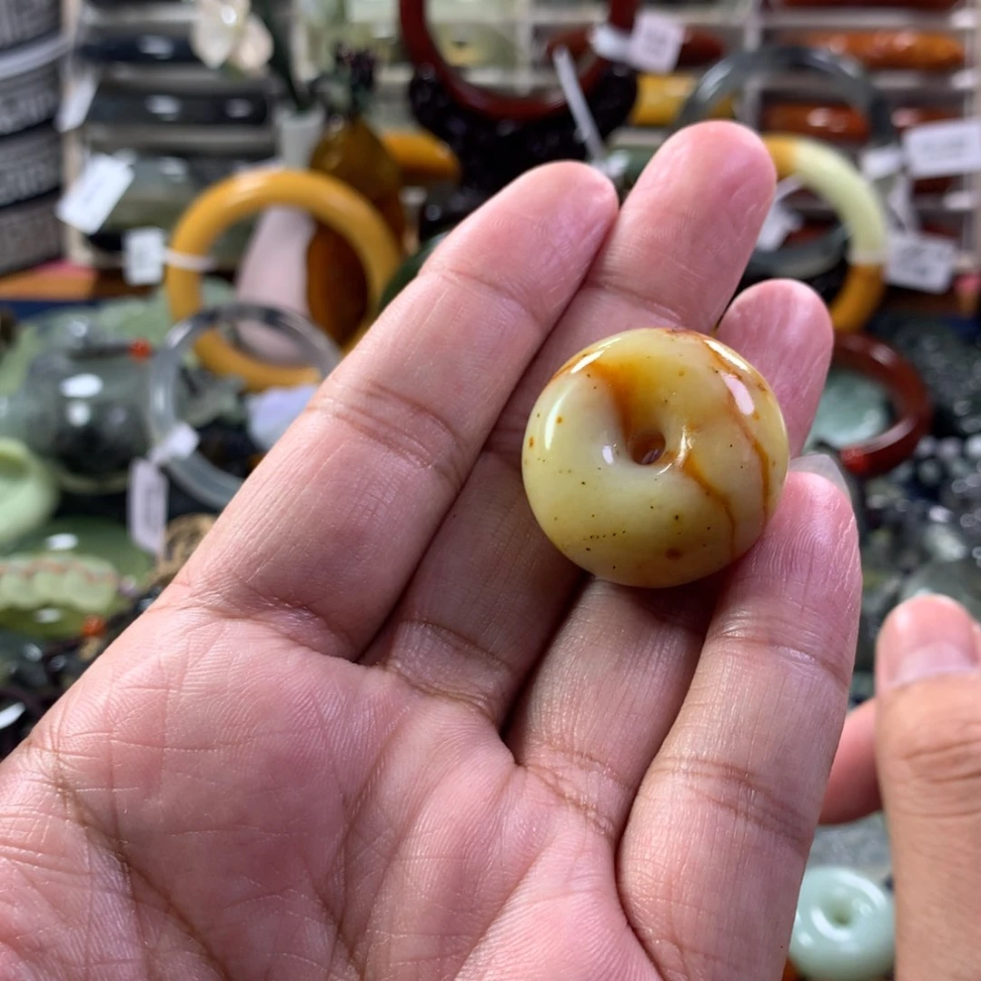 蛇纹石玉颈饰未镶嵌