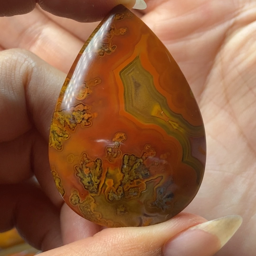 玛瑙/玉髓颈饰未镶嵌战国红