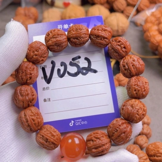 文玩核桃吊坠富***求核桃手串