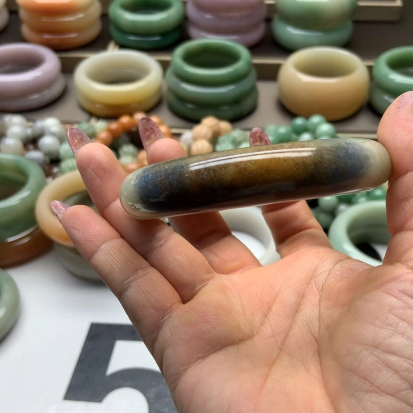 【闪购商品】石英质玉手镯未镶嵌妞*