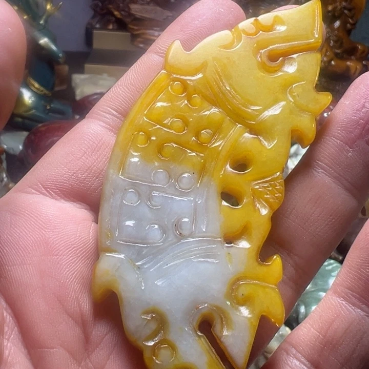 透闪石质玉未镶嵌颈饰