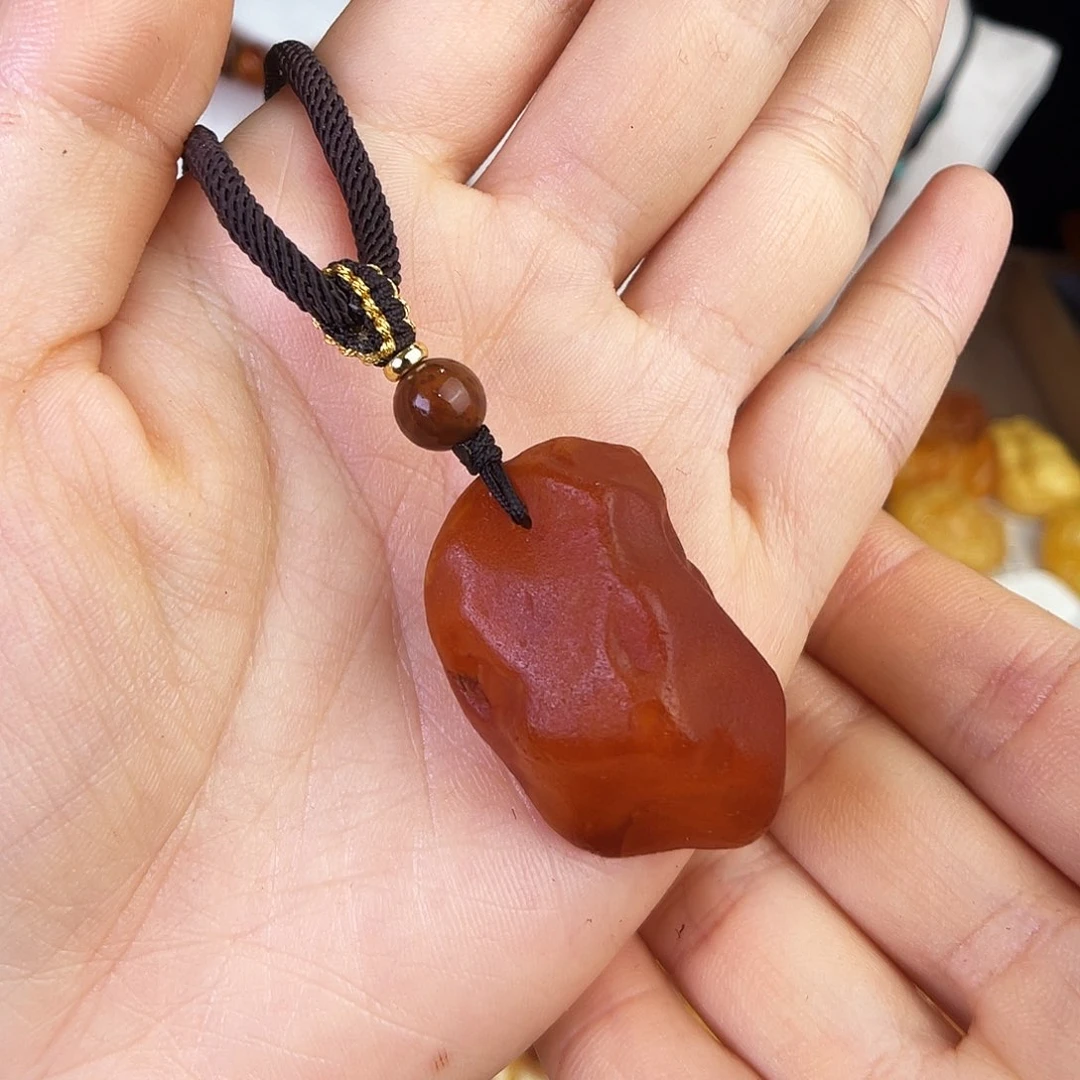 琥珀珠宝奇石未镶嵌。